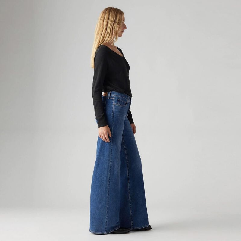 Levi's 318 Shaping Wide Leg Clever Girl image number 2